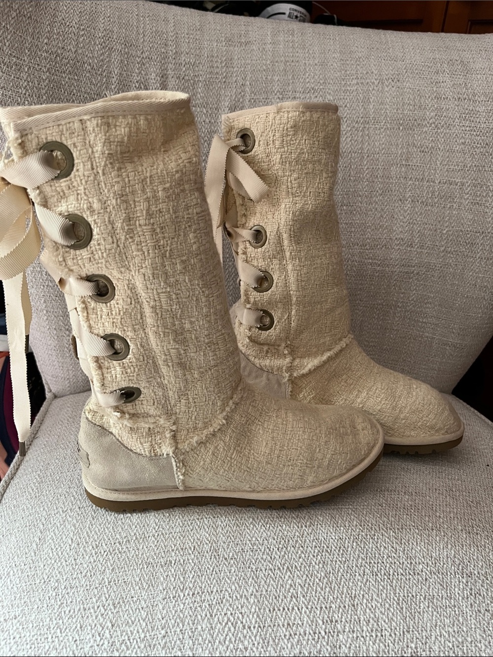 UGG Women’s  Heirloom Boots. Cream Woven Texitle & Genuine Sheepskin. Sz 7